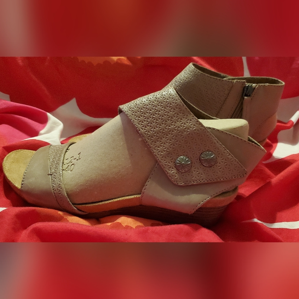 Rockport Cobb Hill Cuff Leather Sandal